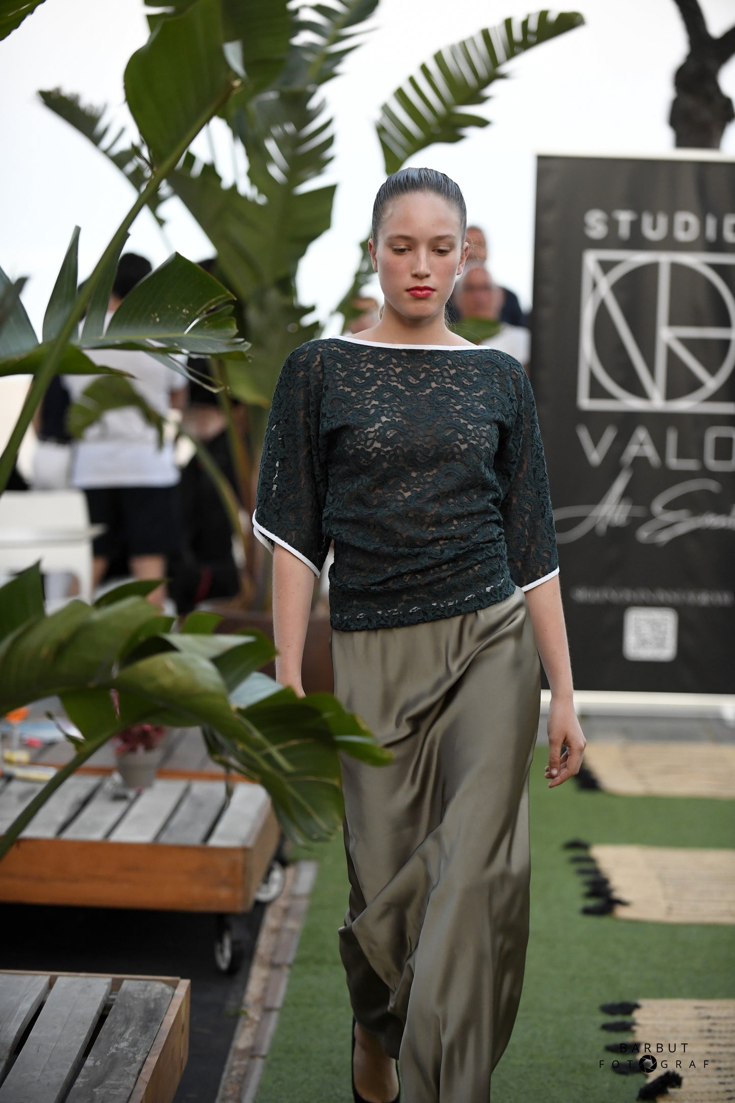 Blusa verde + Falda De Saten