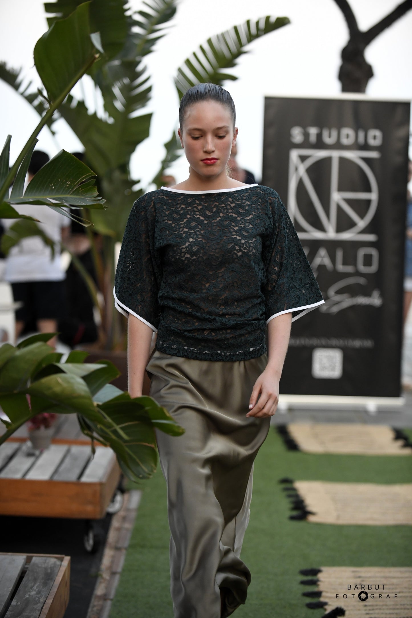 Blusa verde + Falda De Saten